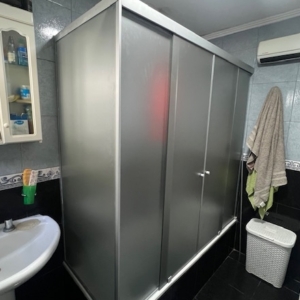 mampara corrediza de 4 hojas